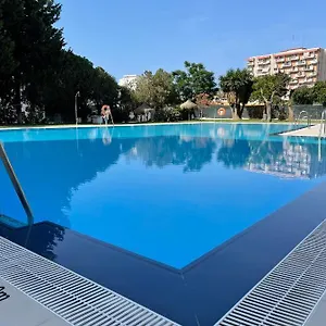 Apartamento con piscina a 500m de la playa en Benalmadena Costa Benalmádena